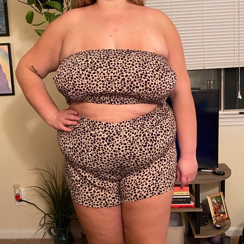 Leopard Print Short Set - Picture 2 of 2